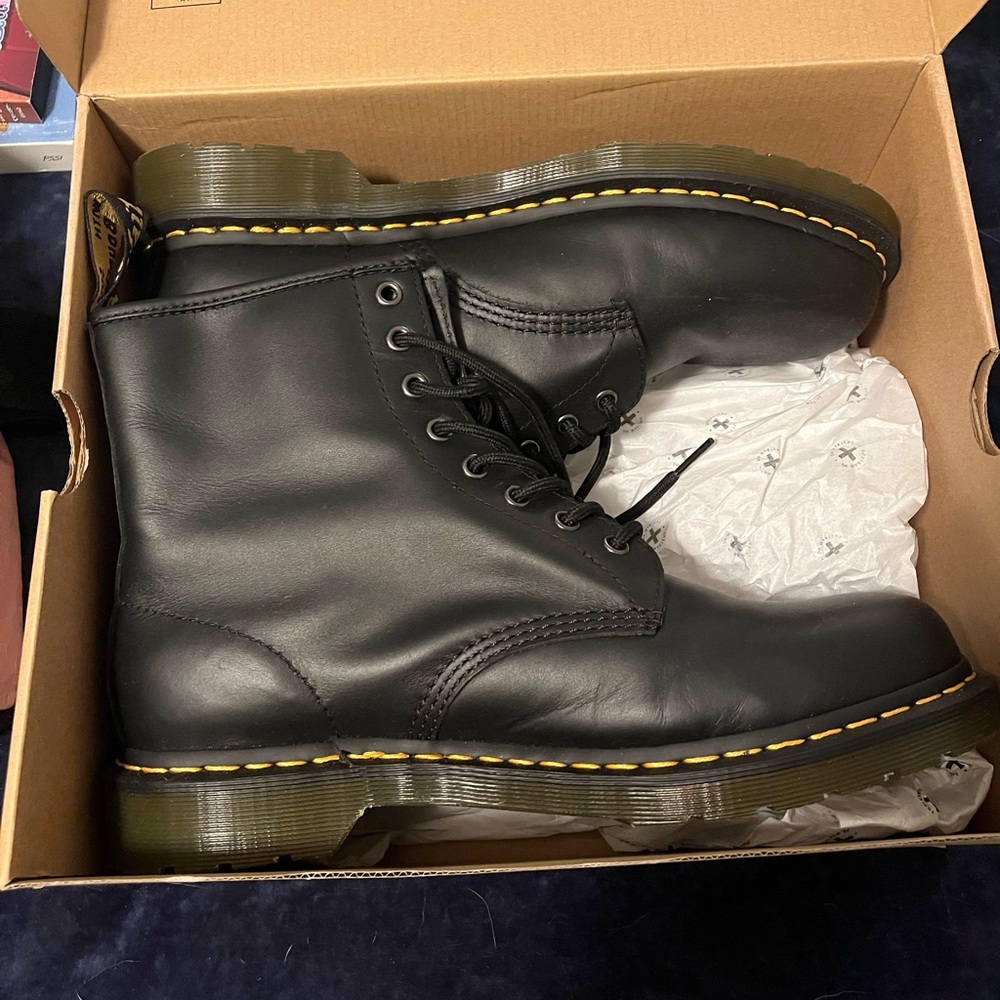 Dr. Martins Air Wair 1460 Women’s Smooth Leather Lace Up Boots. New in box.